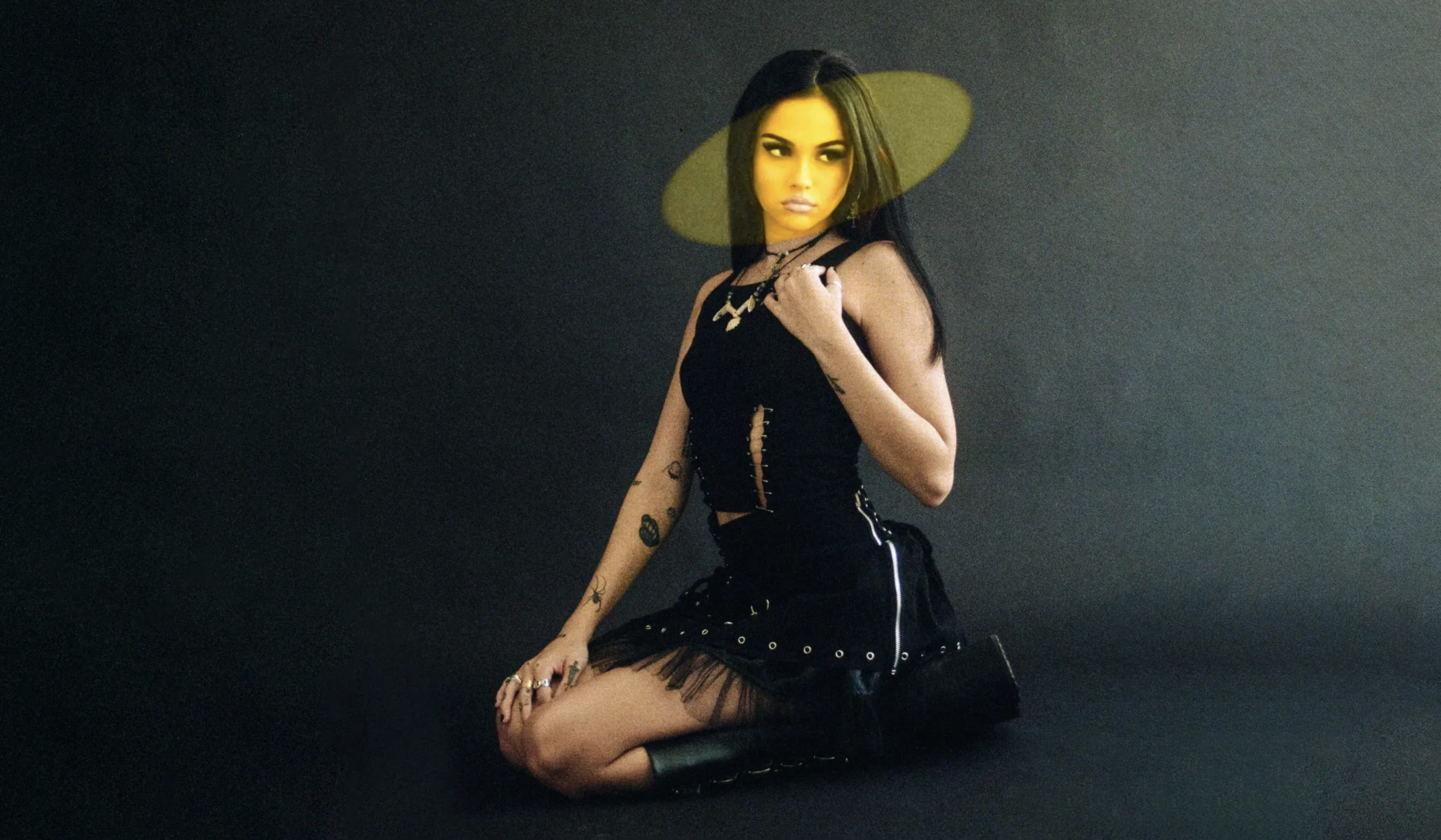 Maggie Lindemann, press photograph.